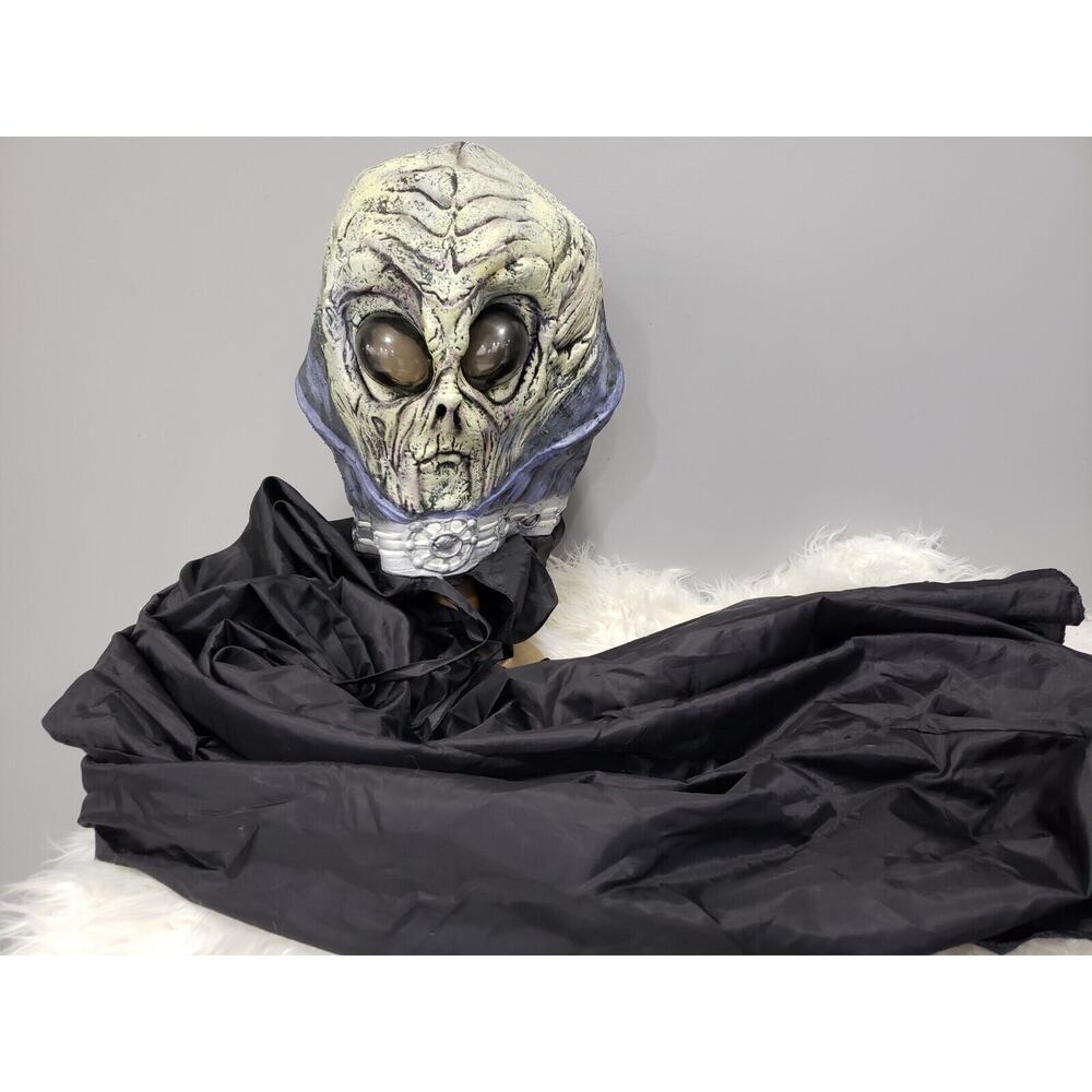 Vintage Easter Unlimited Fun World Alien Halloween Mask Martian Bubble Eyes cape - Picture 2 of 8
